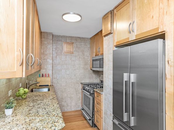 155 East 38th Street 16B, New York NY 10016