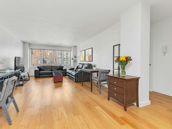 155 East 38th Street 16B, New York NY 10016