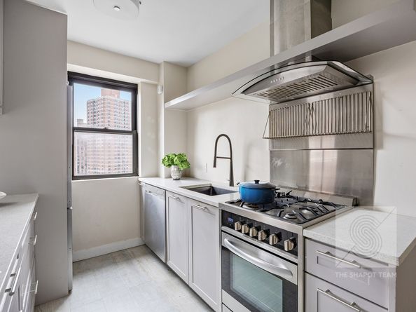 212 East Broadway G1203, New York NY 10002