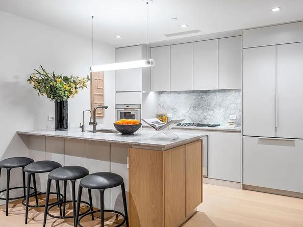 250 East 25th Street 11A, New York NY 10010