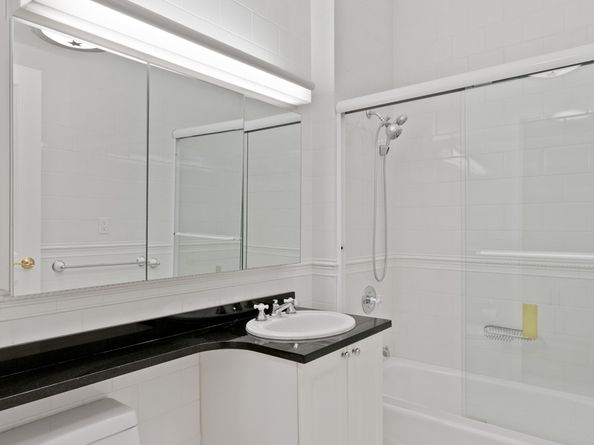 350 East 82nd Street 7G, New York NY 10028