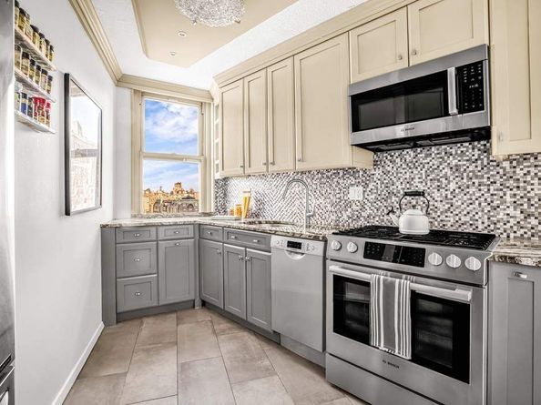 2025 Broadway 18D, New York NY 10023