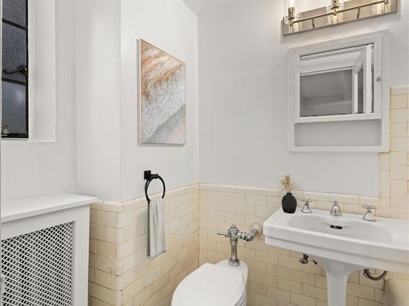 325 East 41st Street 605, New York NY 10017