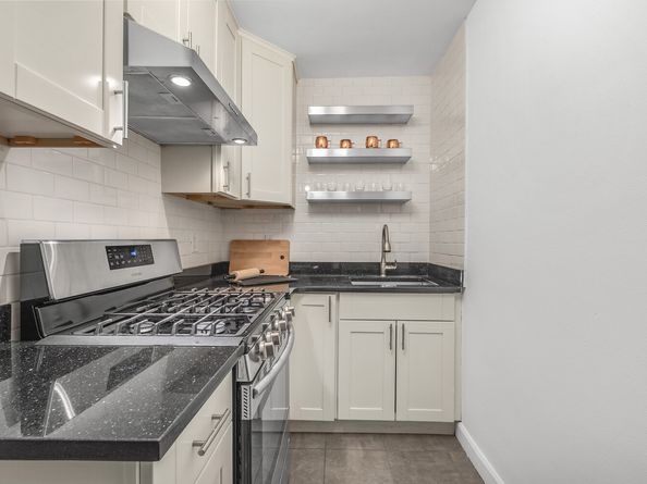 415 Argyle Road 4W, Brooklyn NY 11218