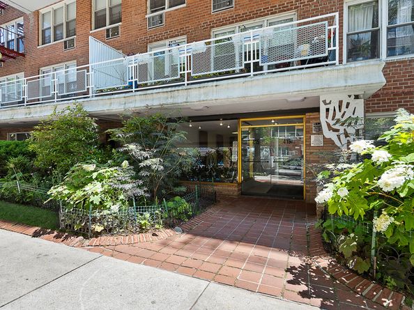 415 Argyle Road 4W, Brooklyn NY 11218
