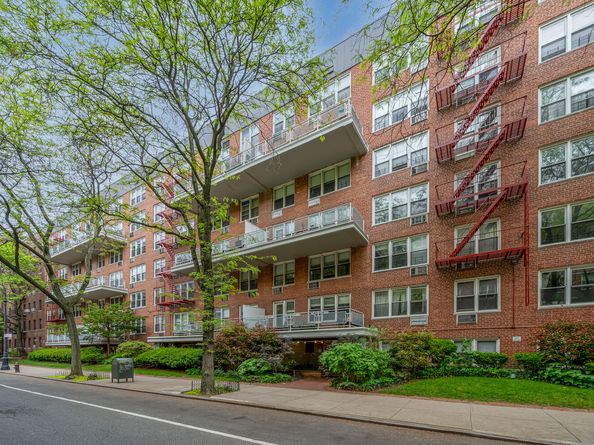 415 Argyle Road 4W, Brooklyn NY 11218