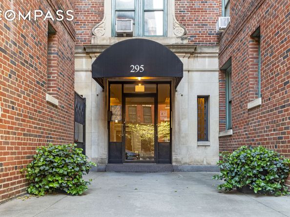 295 West 11th Street 5FF, New York NY 10014