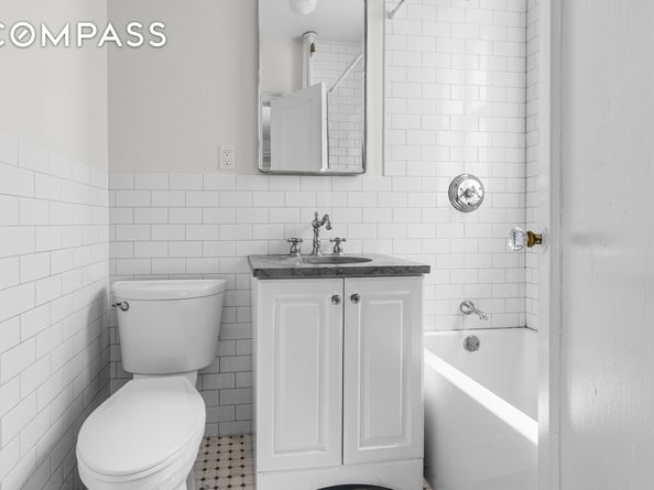 295 West 11th Street 5FF, New York NY 10014