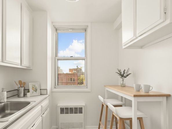 61 Jane Street 9S, New York NY 10014