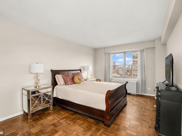 400 East 56th Street 26L, New York NY 10022