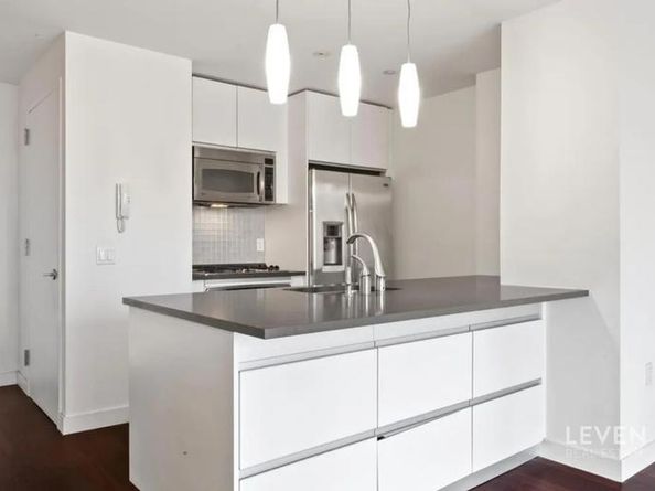 306 Gold Street 16D, Brooklyn NY 11201