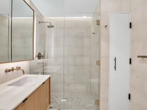 318 West 52nd Street 3M, New York NY 10019