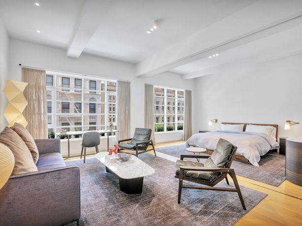 318 West 52nd Street 3M, New York NY 10019