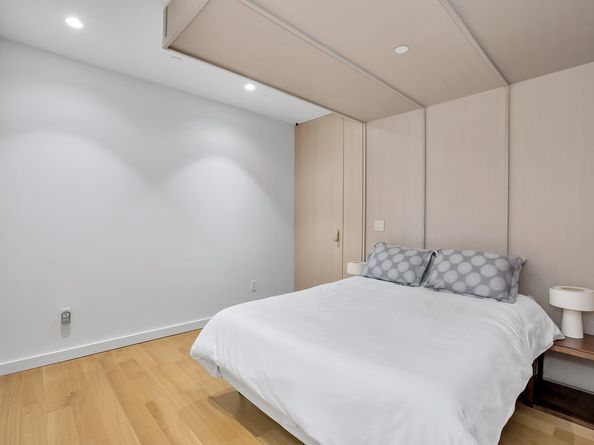 318 West 52nd Street 3M, New York NY 10019