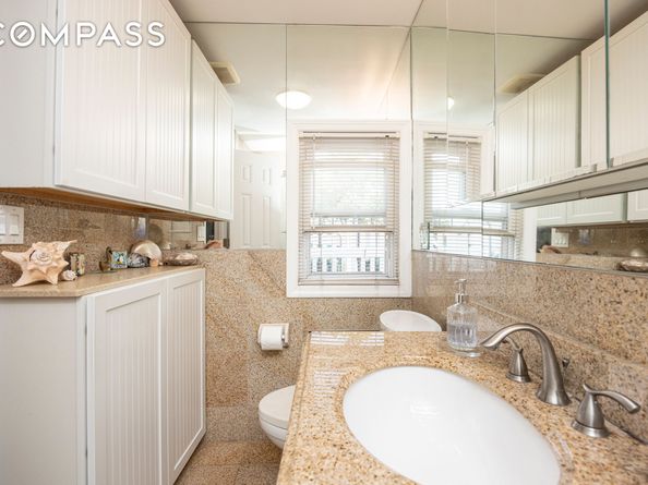 355 D Dormans Court D, Queens NY 11693