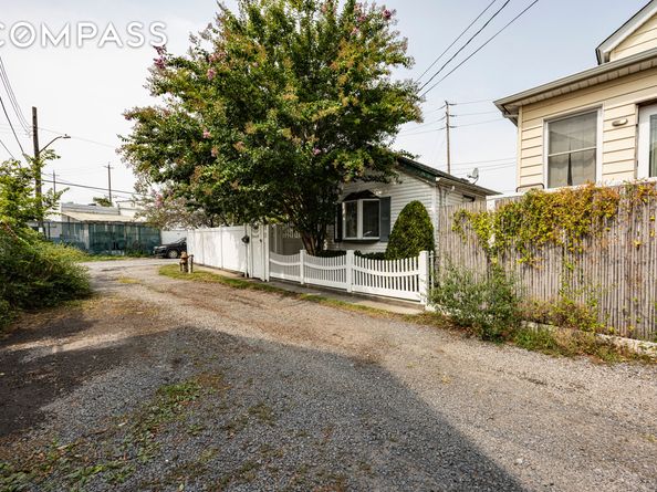 355 D Dormans Court D, Queens NY 11693