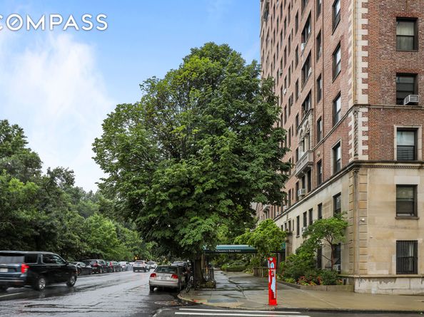 9 Prospect Park W GRND, Brooklyn NY 11215