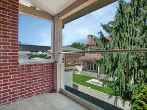 5 Boulevard, Queens NY 11357