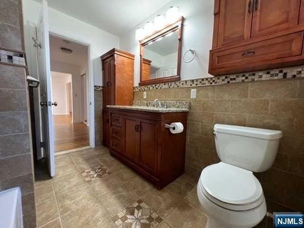 767 Clark Avenue, Ridgefield NJ 07657