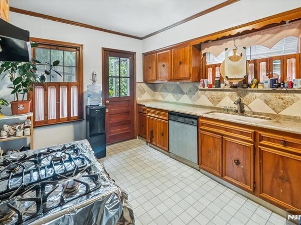 596 Hillside Street, Ridgefield NJ 07657