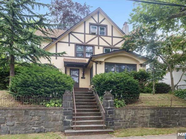 596 Hillside Street, Ridgefield NJ 07657