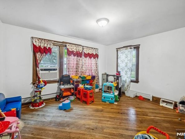 596 Hillside Street, Ridgefield NJ 07657