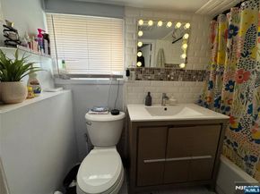 Undisclosed Address #25039330, North Bergen NJ 07047