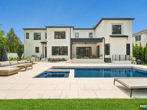 24 Carol Drive, Englewood Cliffs NJ 07632