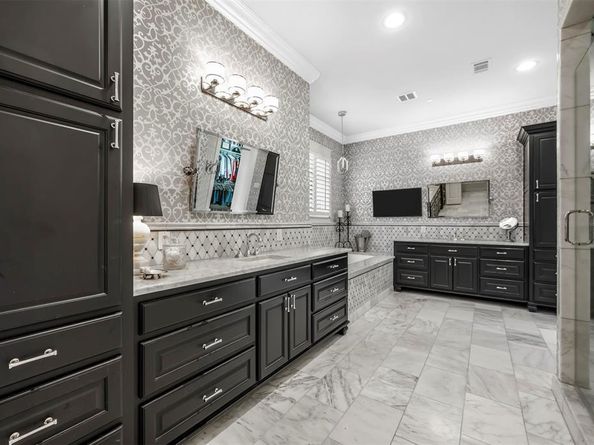 6611  Dartbrook Drive , Dallas Texas 75254