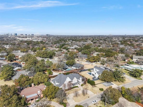 6611  Dartbrook Drive , Dallas Texas 75254