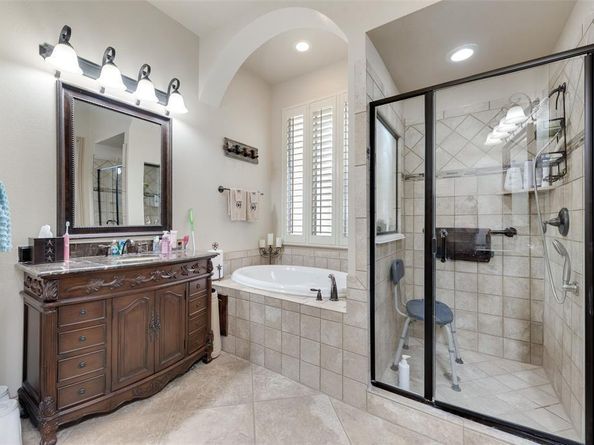 5056  Empire Way , Irving Texas 75038