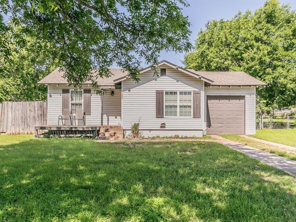 1927  Yale Street , River Oaks Texas 76114