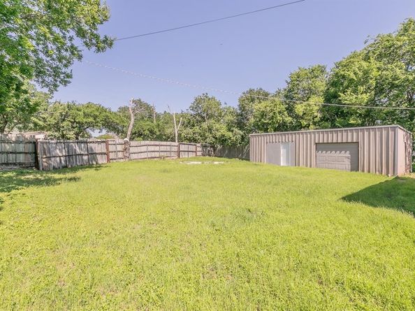 1927  Yale Street , River Oaks Texas 76114