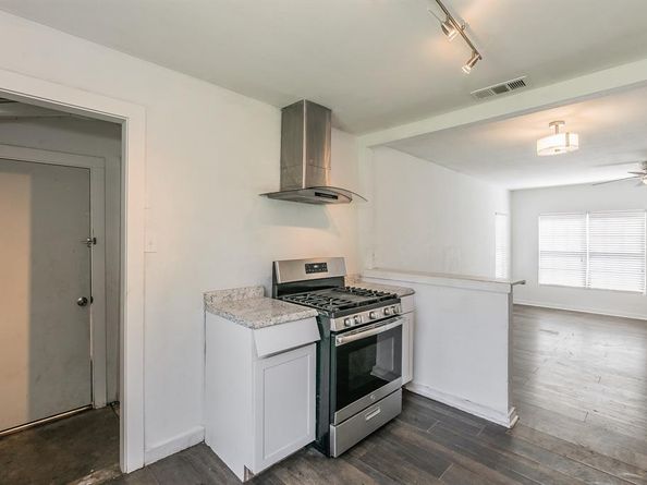 1927  Yale Street , River Oaks Texas 76114