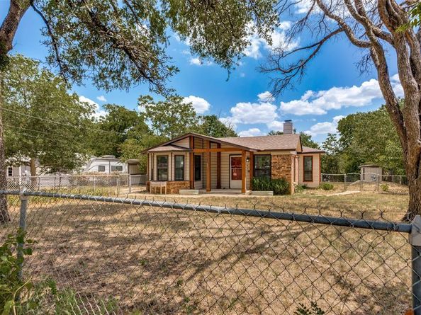 412  Calgary Road , Azle Texas 76020