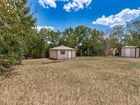 412  Calgary Road , Azle Texas 76020