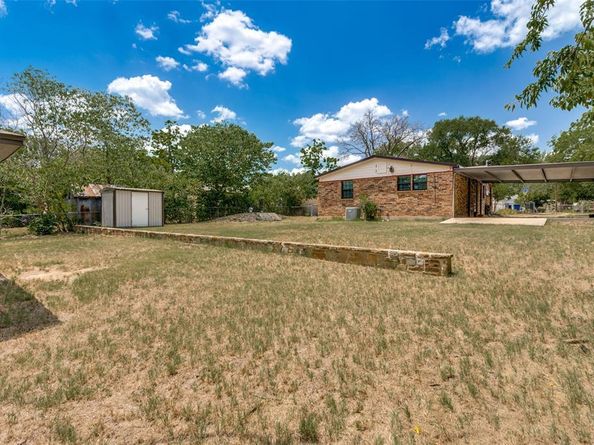412  Calgary Road , Azle Texas 76020