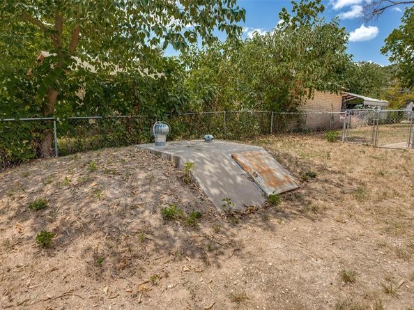 412  Calgary Road , Azle Texas 76020