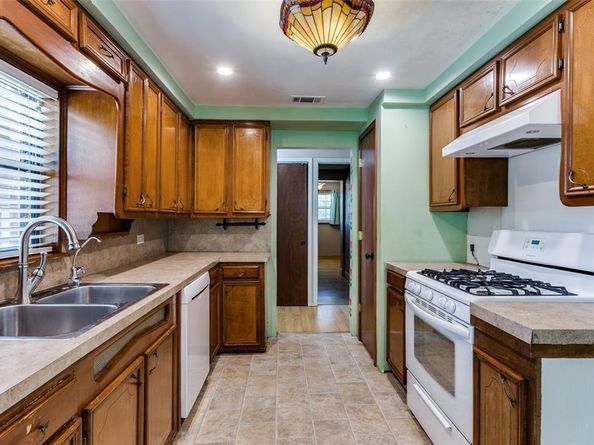 412  Calgary Road , Azle Texas 76020