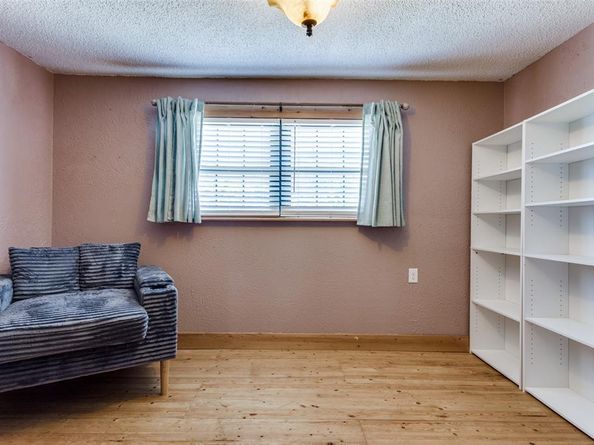 412  Calgary Road , Azle Texas 76020
