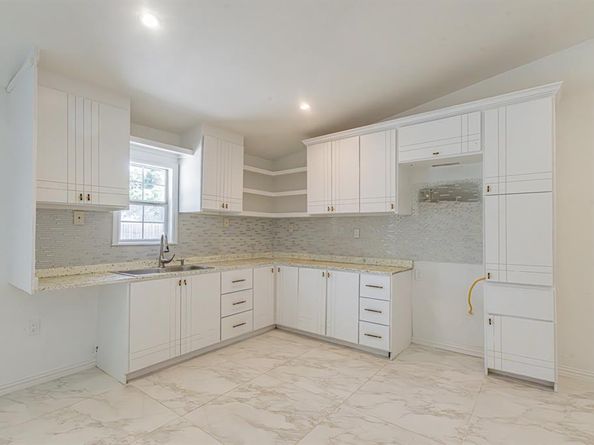 10024  Mill Valley Lane , Dallas Texas 75217