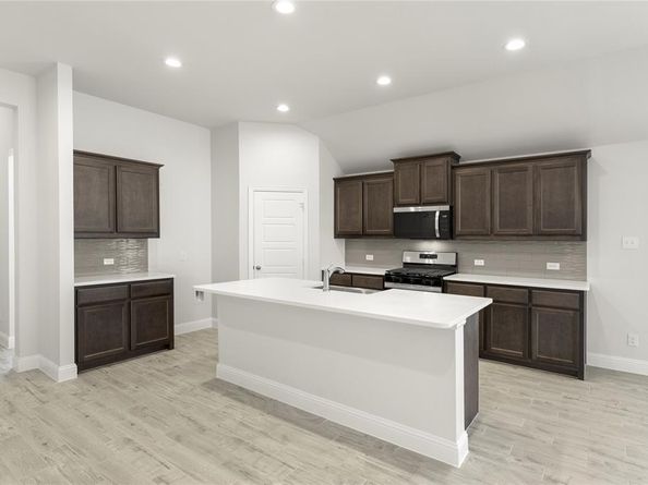 137  Whistling Duck  , Balch Springs Texas 75181