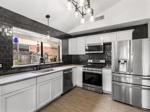 2409  Leslie Street , Denton Texas 76205