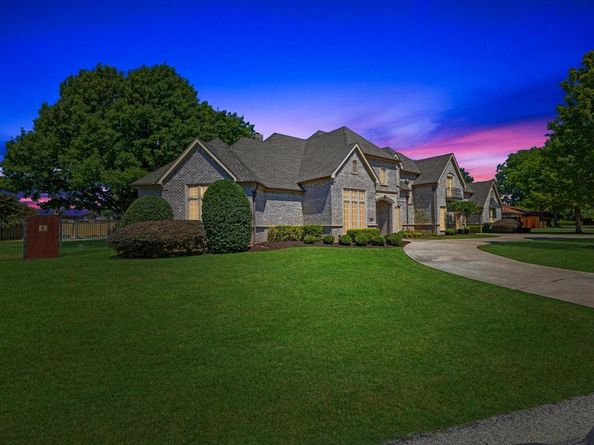 2965 S Sunbeck Circle , Farmers Branch Texas 75234