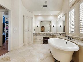 2965 S Sunbeck Circle , Farmers Branch Texas 75234