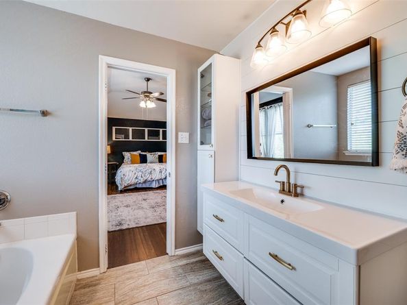 1405  Cardinal Way , Aubrey Texas 76227