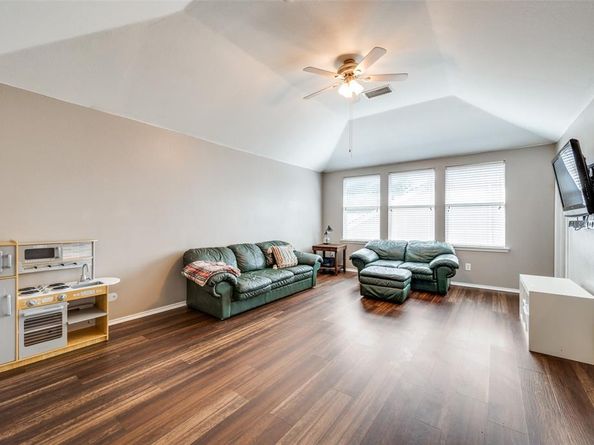 1405  Cardinal Way , Aubrey Texas 76227