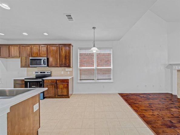 421  Kirby Drive , Lantana Texas 76226