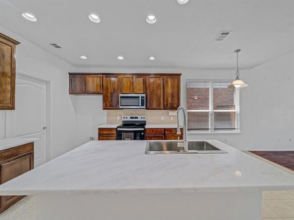 421  Kirby Drive , Lantana Texas 76226