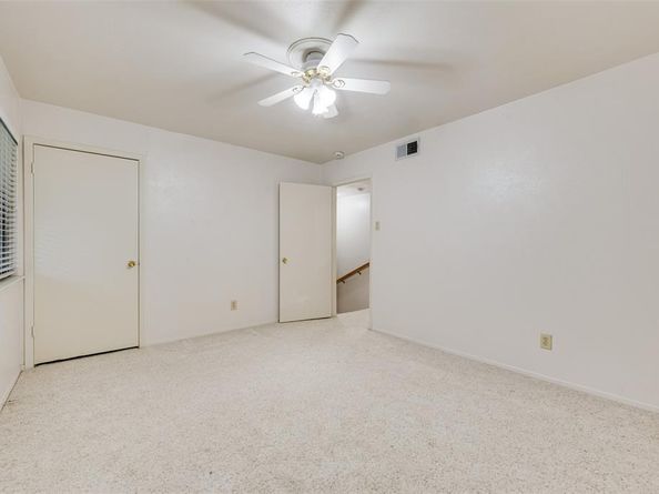 2807  Lineville Drive  104, Farmers Branch Texas 75234